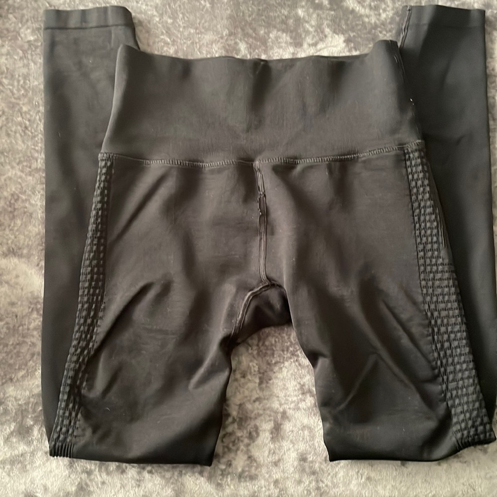 Alphalete aero leggings